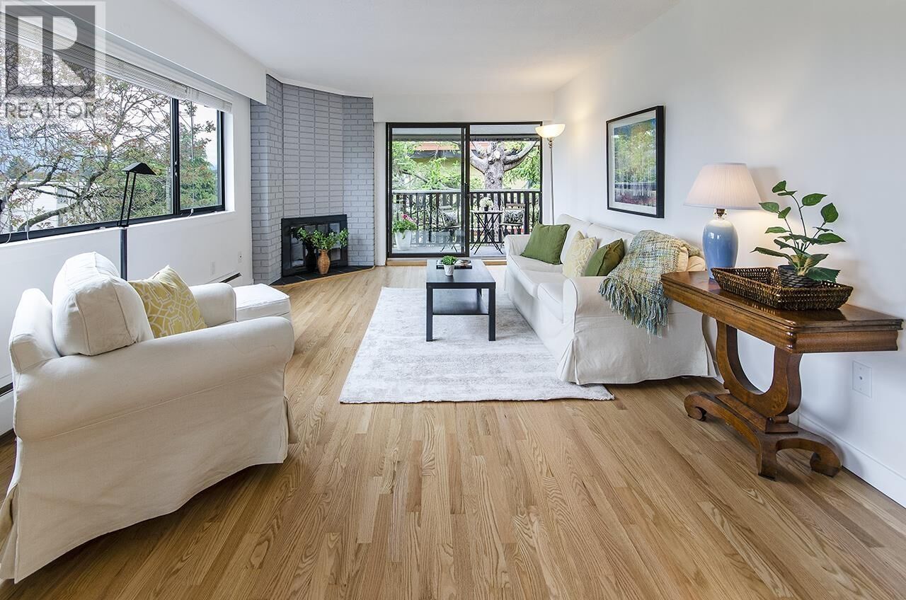 Property Photo:  1610 Chesterfield Avenue 303  BC V7M 2N7 