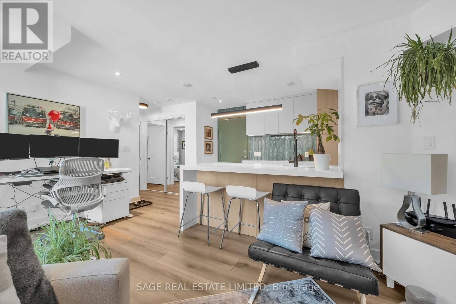 Property Photo:  600 Fleet Street 1117  ON M5V 1B7 