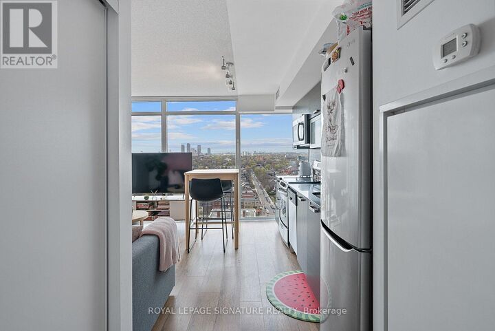 Property Photo:  36 Lisgar Street 1722E  ON M6J 0C7 
