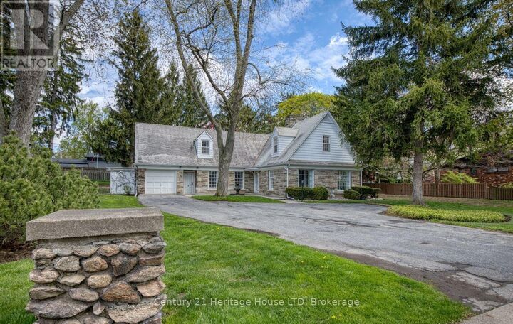 Property Photo: 86 Parkway ON L3C 4C3