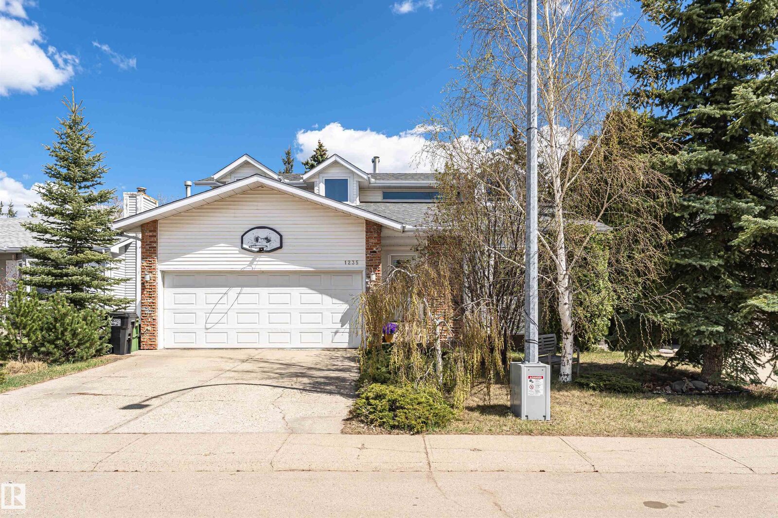 Property Photo:  1235 104 Street NW  AB T6J 6E4 