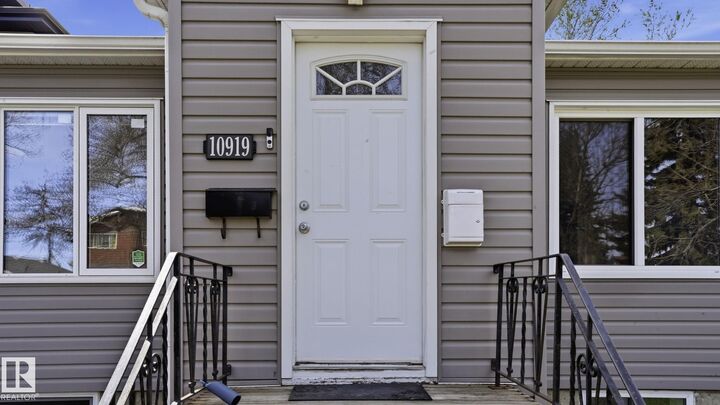 Property Photo:  10919 68 Avenue NW  AB T6H 2B9 