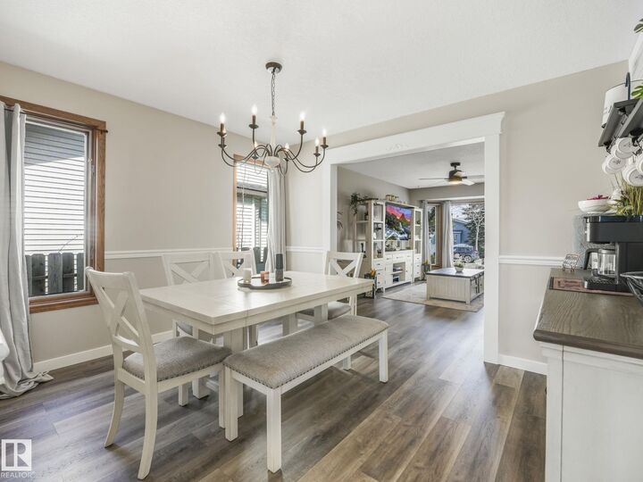 Property Photo:  17 Wild Rose Place  AB T8H 1H2 