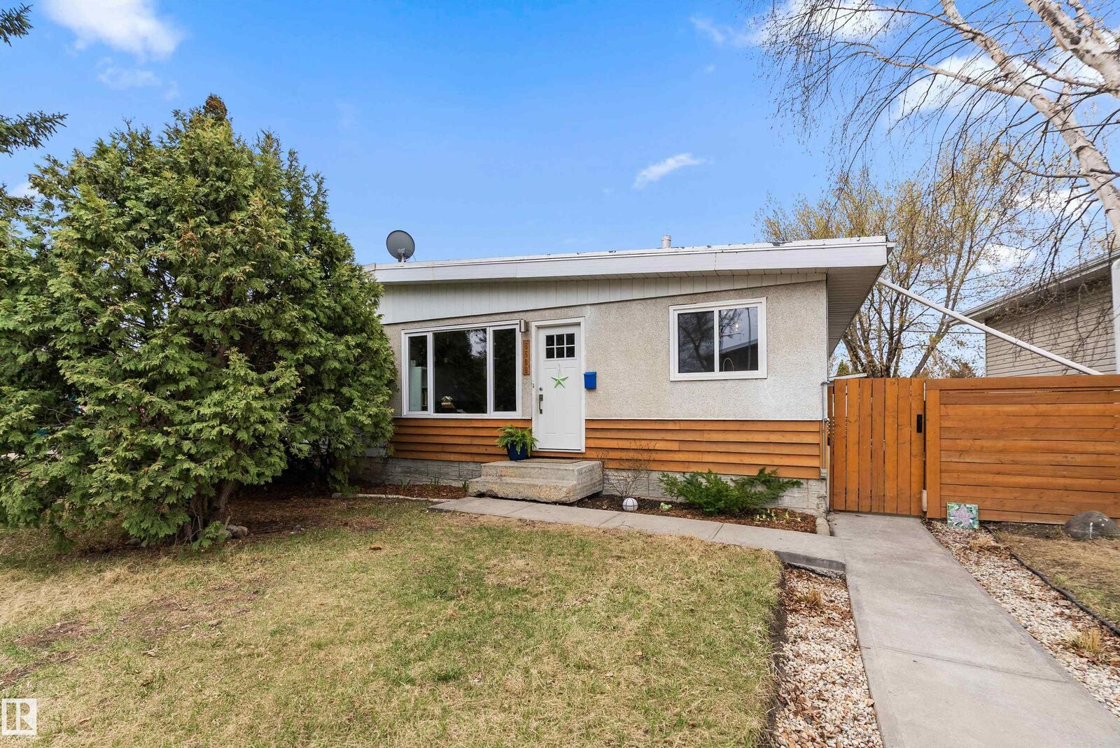 Property Photo:  6509 90 Avenue NW  AB T6B 0P1 