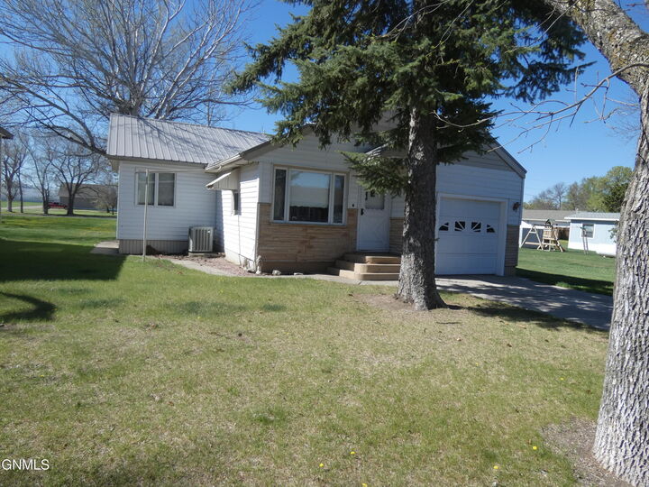 Property Photo:  608 2nd Street S  ND 58573 