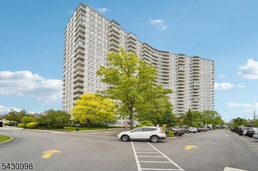 Property Photo:  2000 Linwood Ave 4P  NJ 07024 
