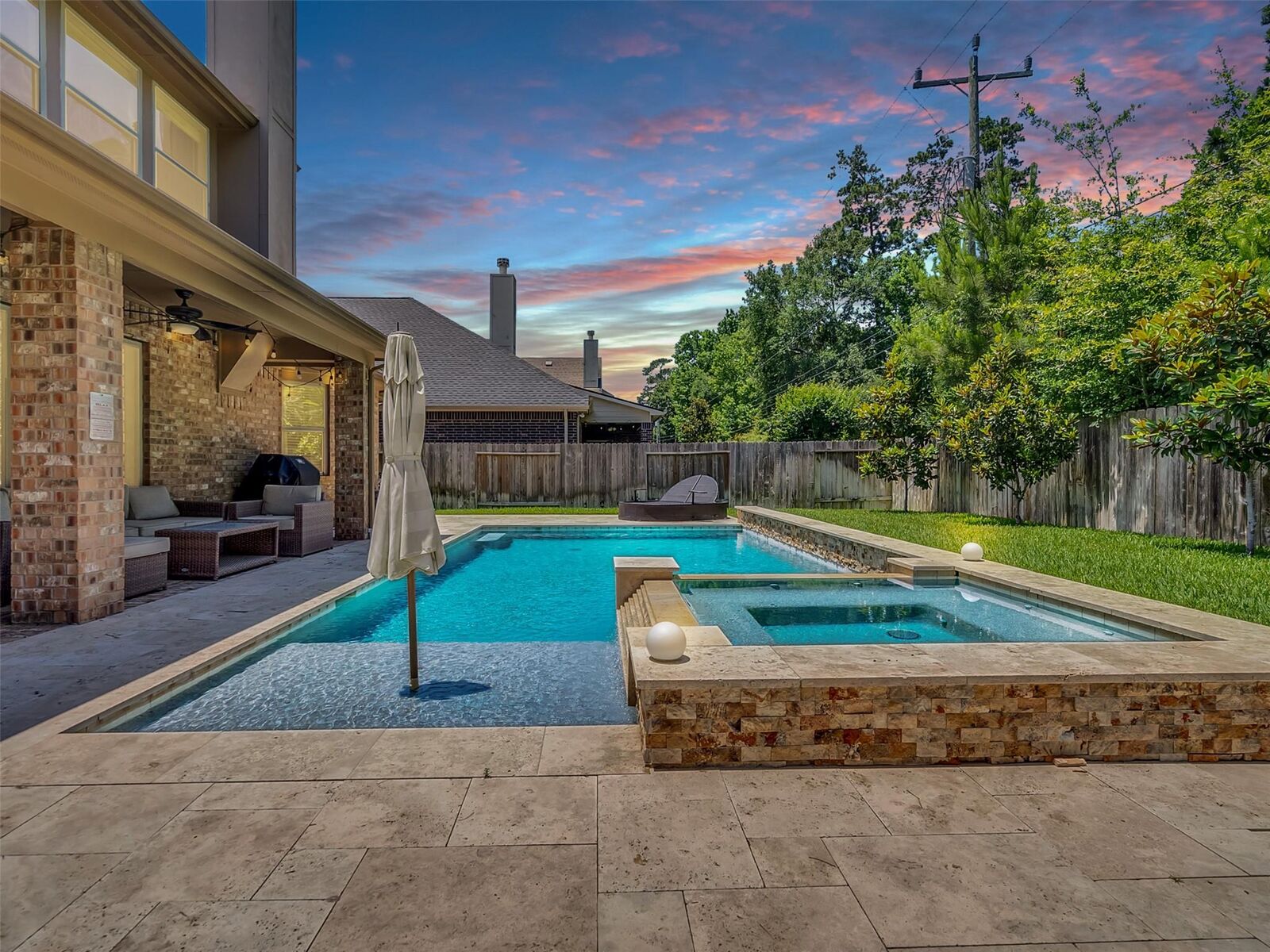 Property Photo: 122 Deerfield Meadow Drive TX 77384
