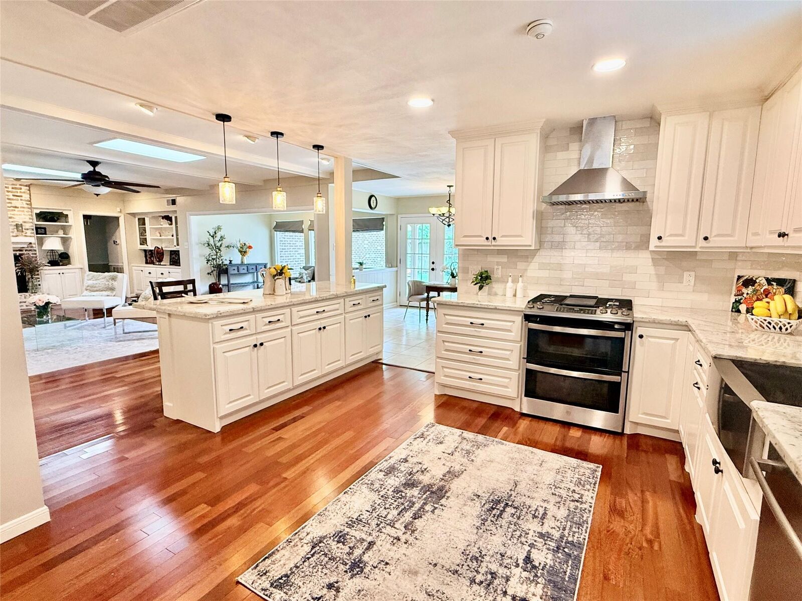Property Photo: 13511 Queensbury Lane TX 77079