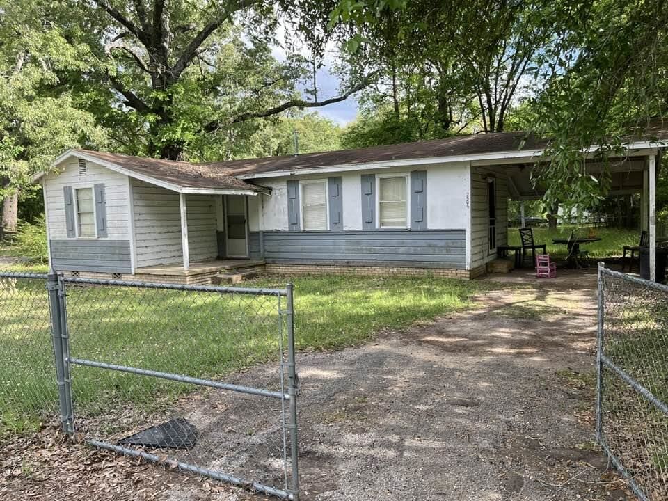 Property Photo:  2506 Angeline Street  TX 75662 