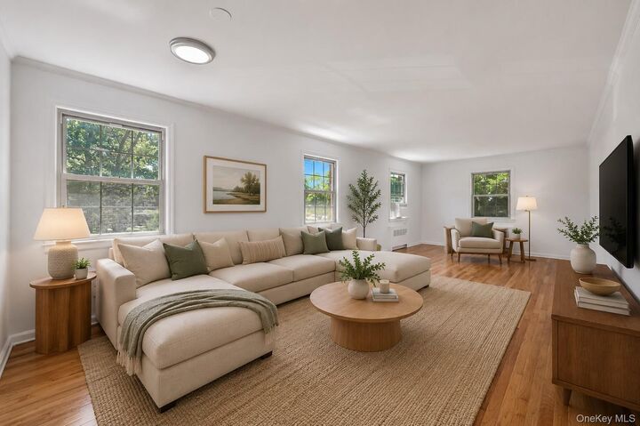 Property Photo: 45 Robins Crescent 45 NY 10801