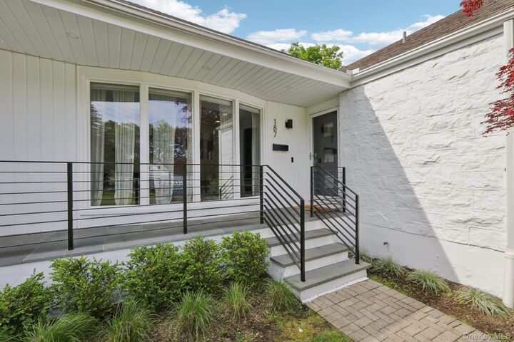 Property Photo:  187 Thornbury Road  NY 10583 