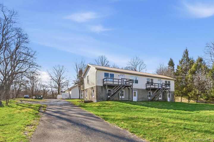 Property Photo:  230-234 Vineyard Avenue 6  NY 12528 