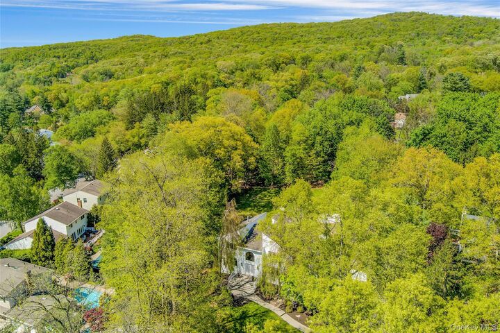 Property Photo:  20 Sandstone Trail  NY 10956 