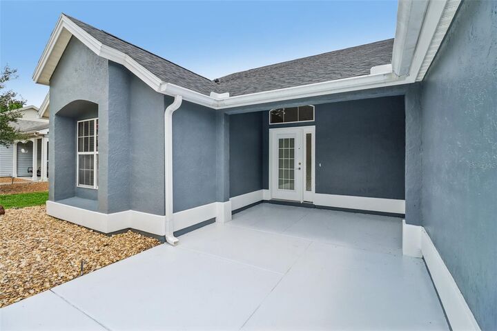 Property Photo: 207 Desota Court FL 32159