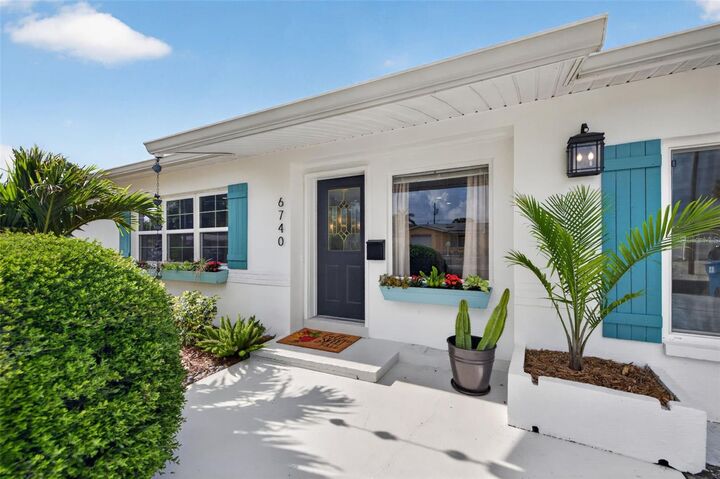 Property Photo:  6740 31st Avenue N  FL 33710 