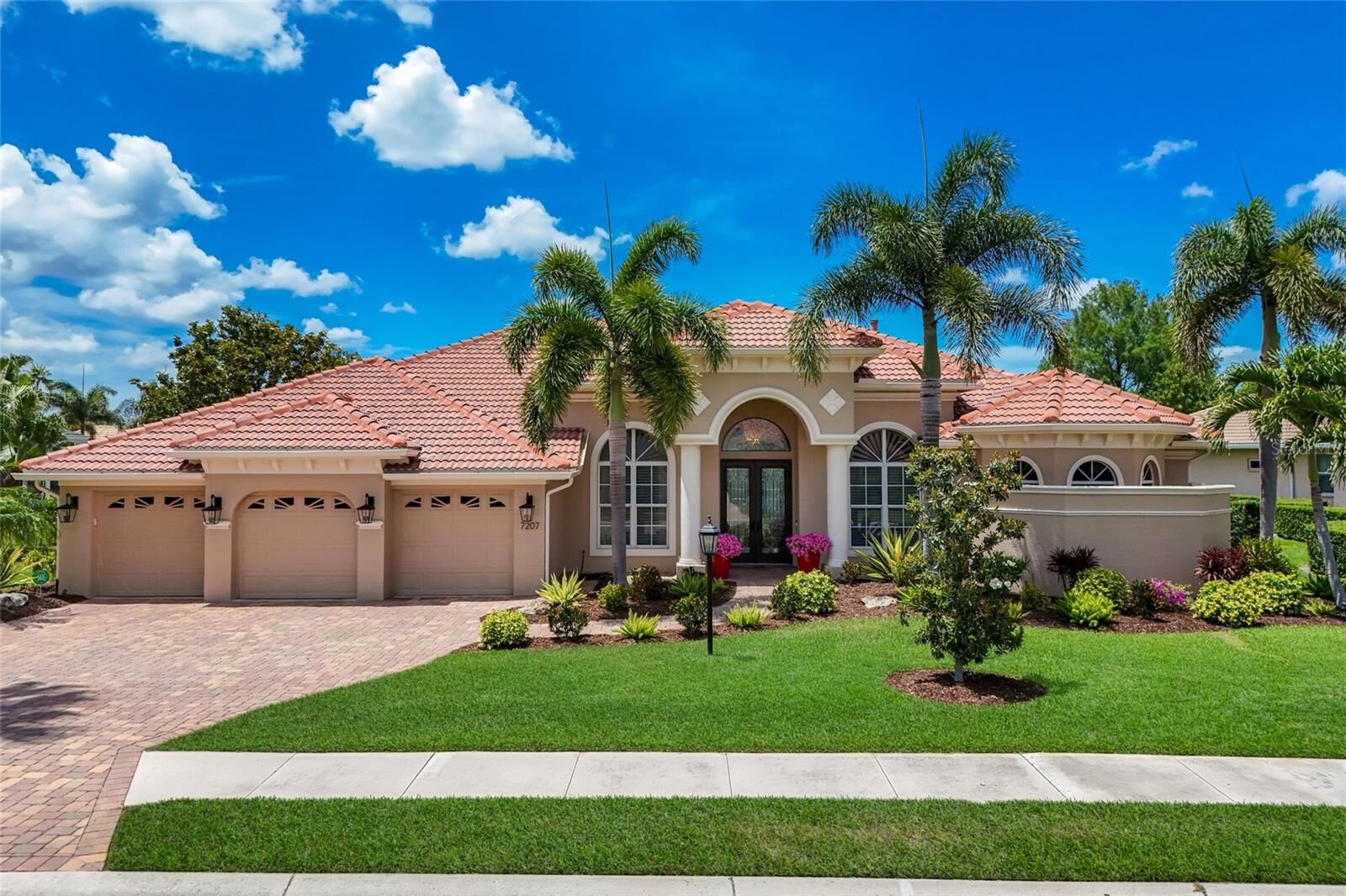 Property Photo:  7207 Ashland Glen  FL 34202 