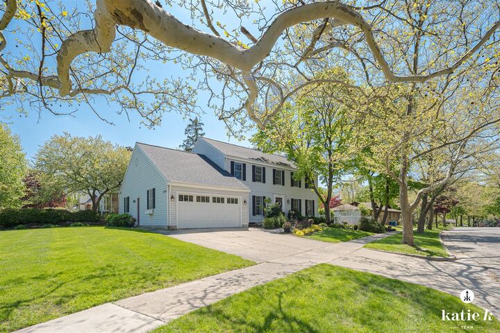 Property Photo:  2538 Beechwood Drive  MI 49506-4255 