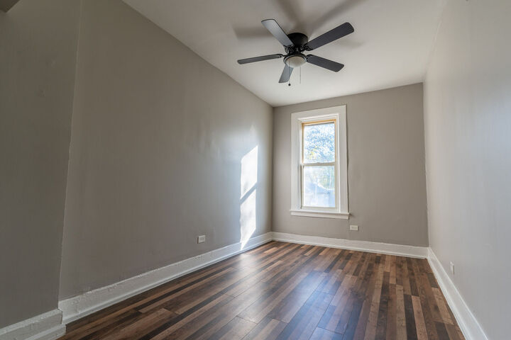 Property Photo: 7724 S Avalon Avenue 2 IL 60619