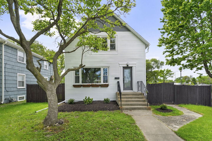 Property Photo:  1812 S 20th Avenue  IL 60153 