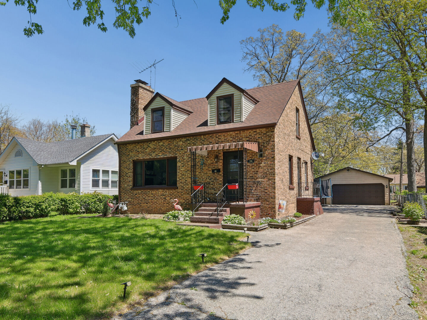 Property Photo: 735 Kirkwood Avenue IL 60096