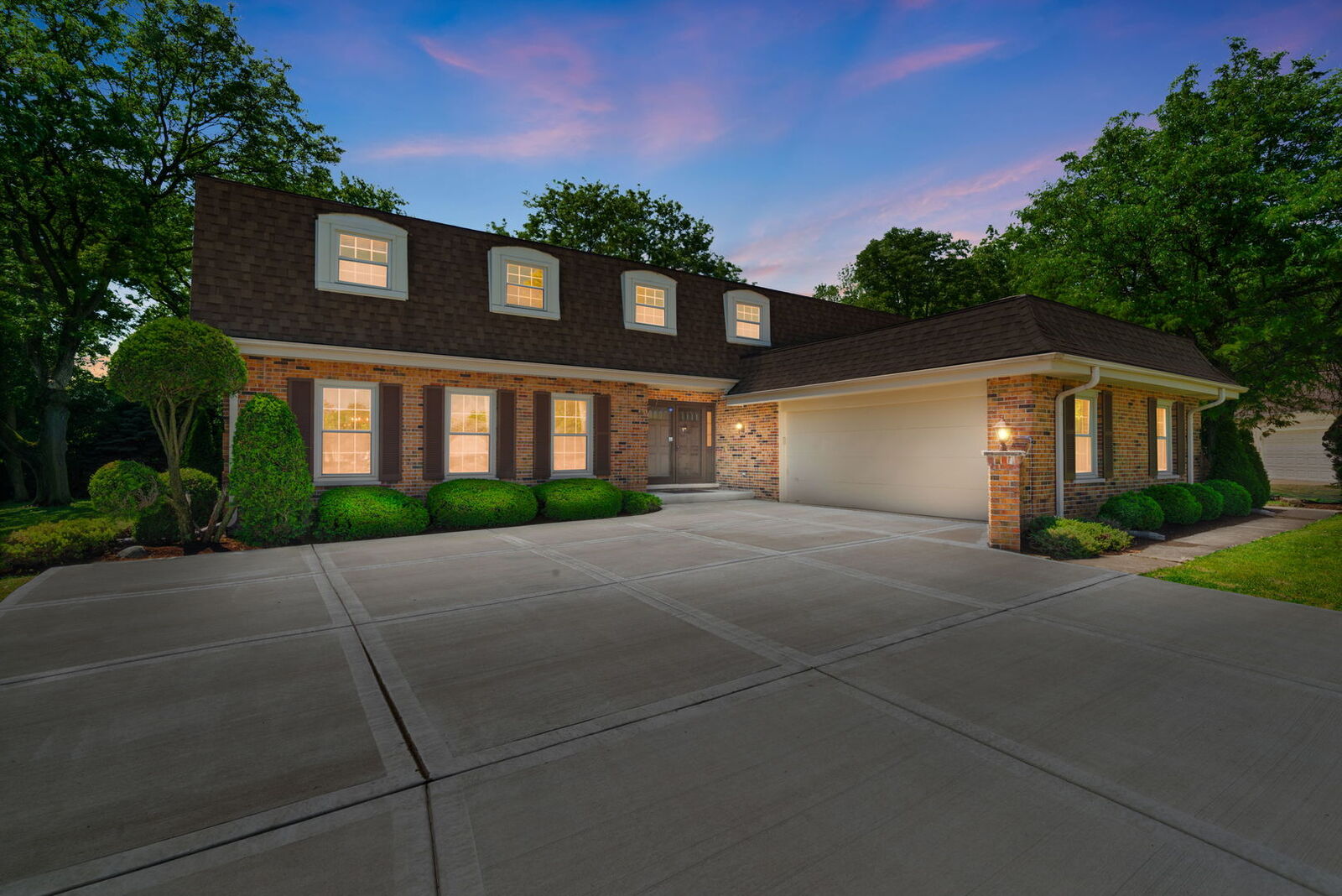 Property Photo:  65 Regent Drive  IL 60523 
