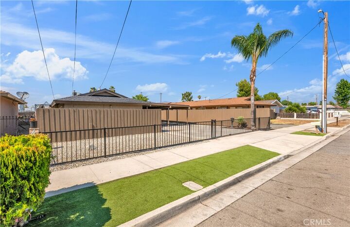 Property Photo: 470 W Kimball CA 92543