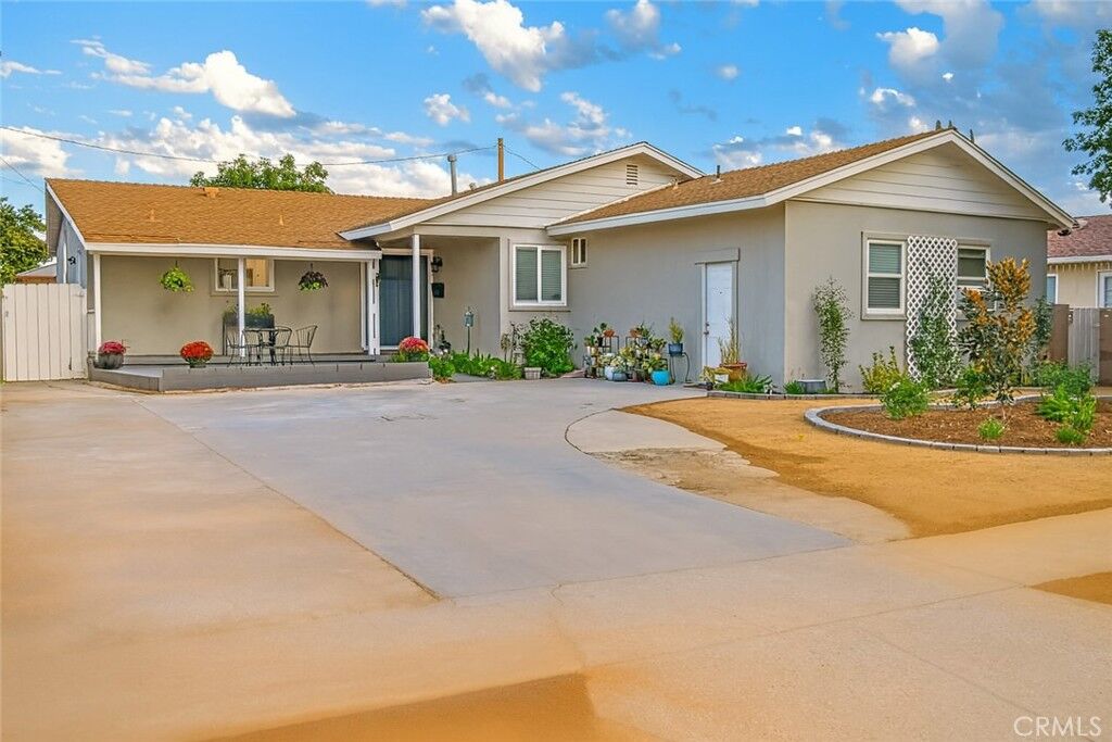 Property Photo:  8410 Beckford  CA 91324 