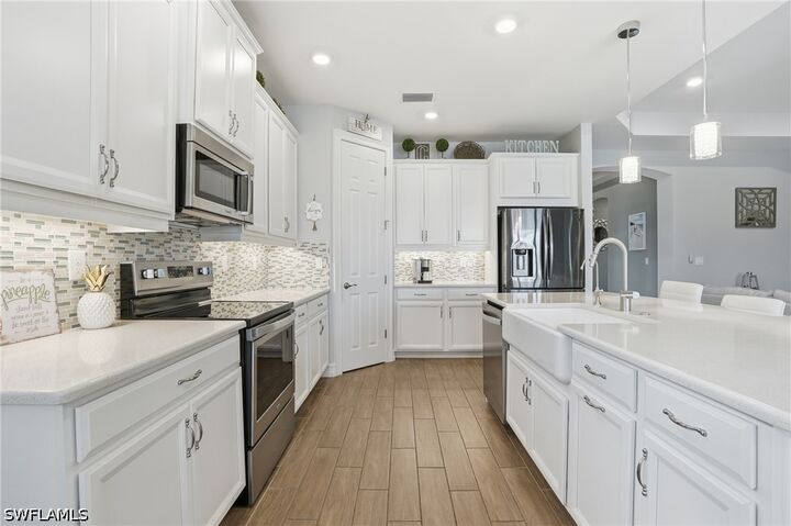 Property Photo: 28009 Longboat Key Run FL 34135