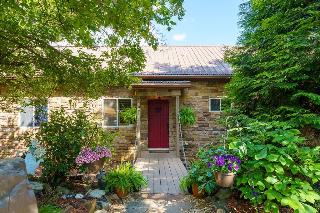 Property Photo:  325 Weoka Court  GA 30541 