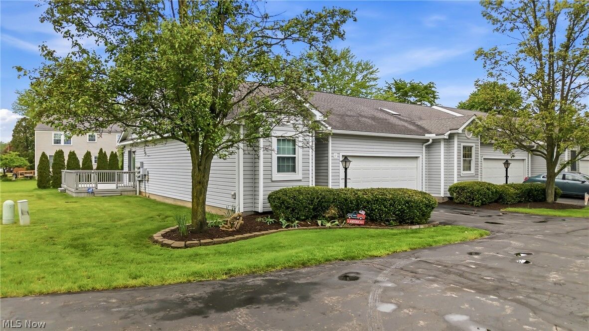 Property Photo:  111 Greenfield Oval NW  OH 44483 