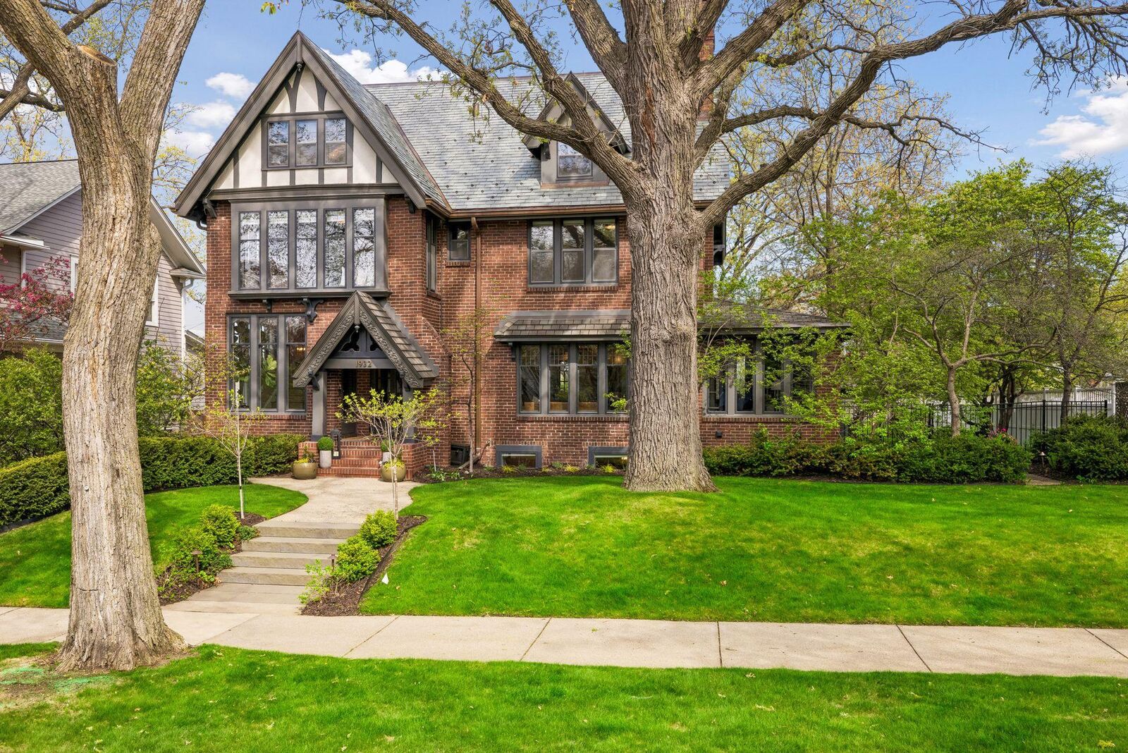 Property Photo:  1932 Kenwood Parkway  MN 55405 