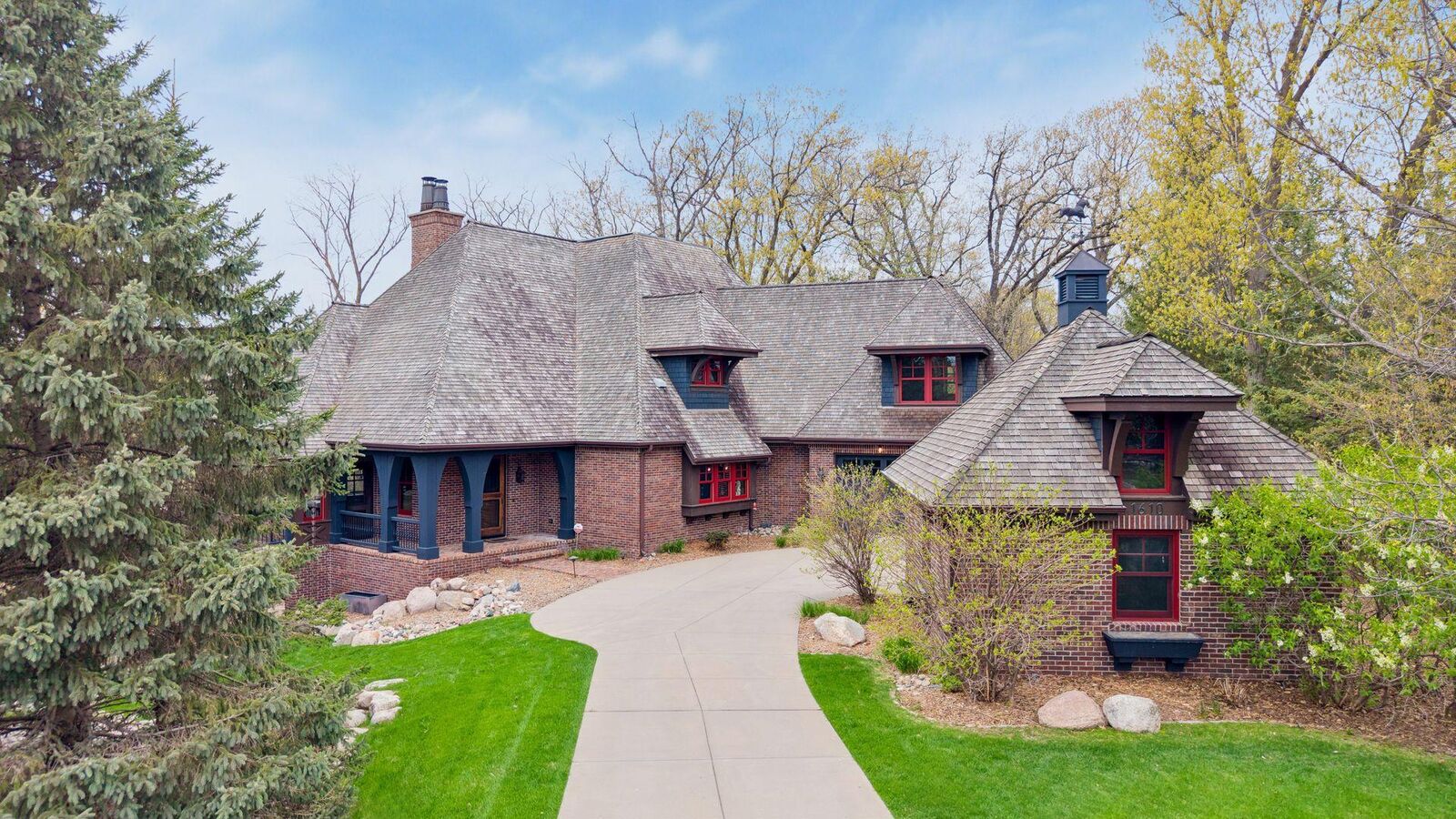 Property Photo:  1610 Locust Hills Place  MN 55391 