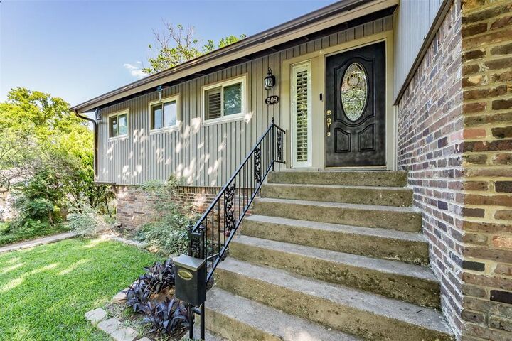 Property Photo:  509 Westcliff Drive  TX 76040 