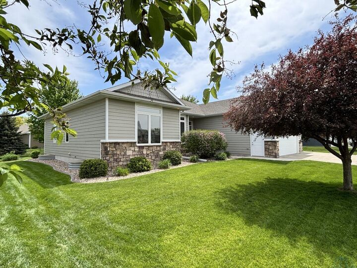 Property Photo:  642 Bluestem Trail  SD 57049 
