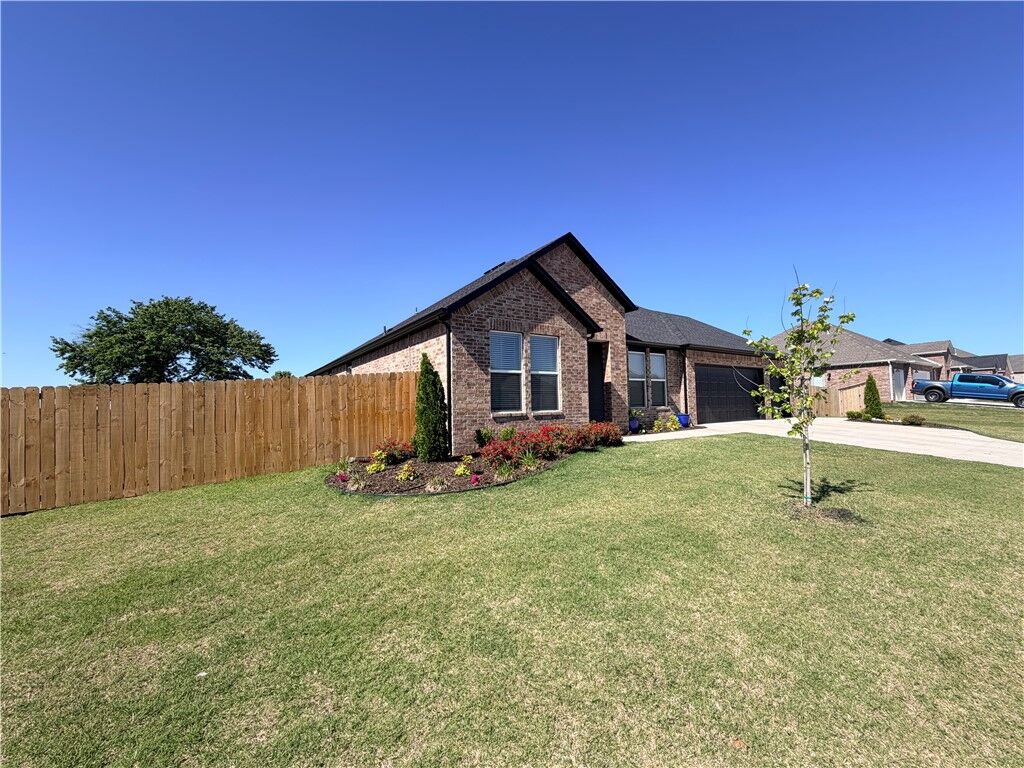 Property Photo:  5003 E Sugarloaf Street  AR 72761 