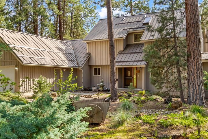 Property Photo: 53531 Kokanee Way OR 97739
