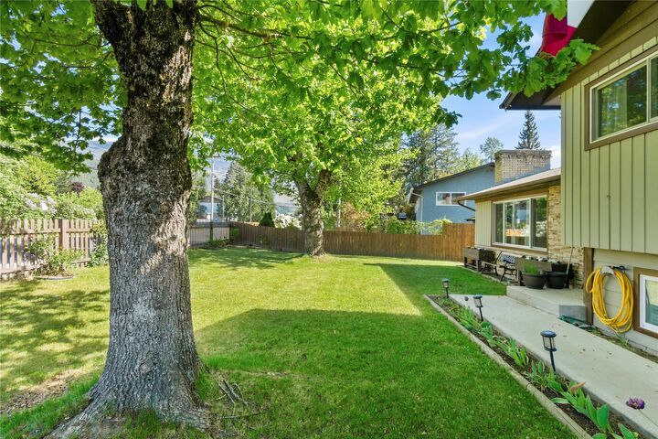 Property Photo: 606 Riverside Avenue BC V0E 2V0