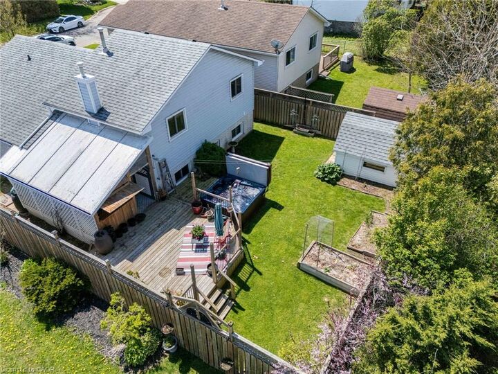 Property Photo:  2 Hampton Court  ON N0A 1N4 
