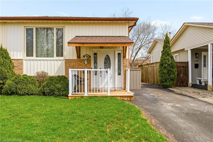 Property Photo:  2349 Middlesmoor Crescent  ON L7P 3X4 