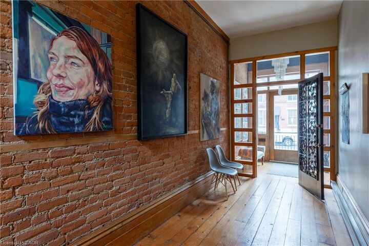 Property Photo:  212 Bay Street S  ON L8P 3J1 