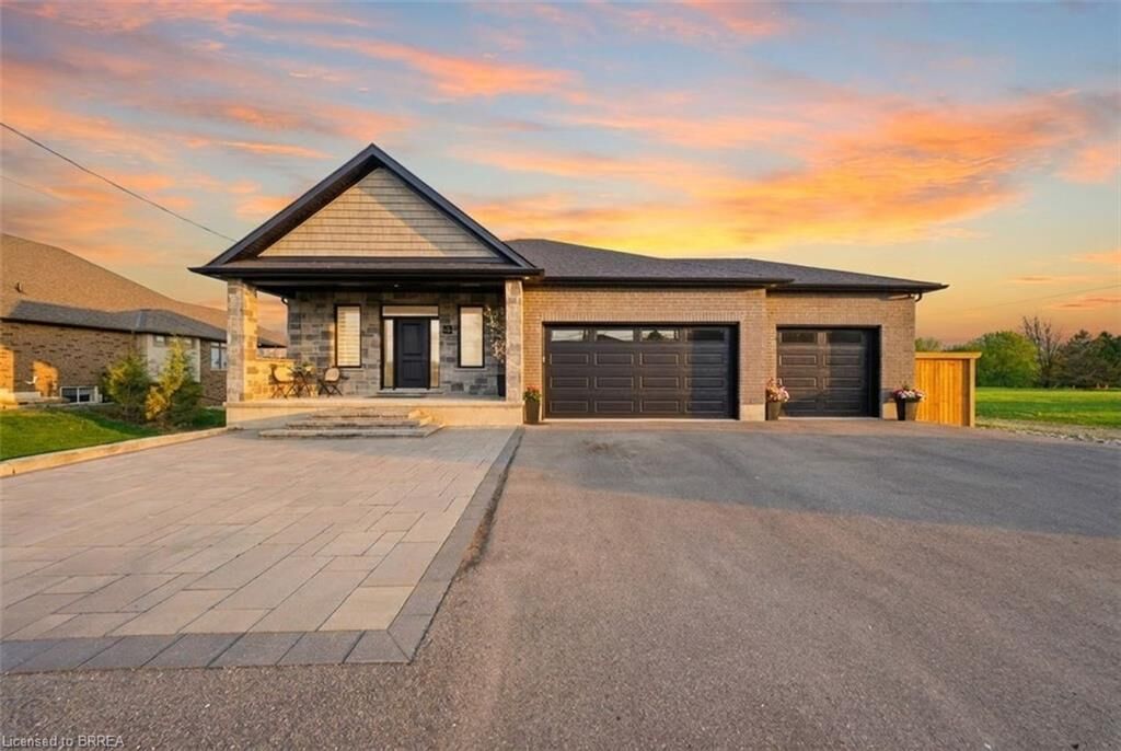 Property Photo:  422 Mount Pleasant Road  ON N3T 5L5 
