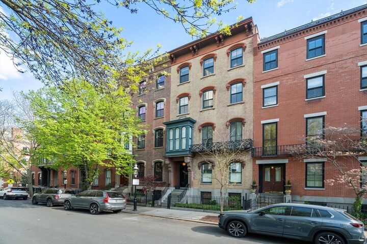 Property Photo:  17 Monument Square 2  MA 02129 
