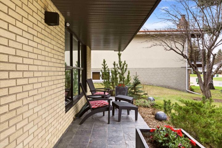Property Photo:  12 Varsville Place NW  AB T3A 0A8 