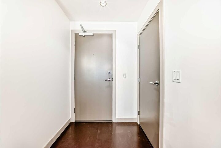 Property Photo:  220 12 Avenue SE 706  AB T2G 0R5 