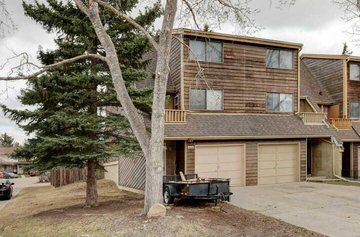Property Photo:  1420 Ranchlands Road NW  AB T3G 1M9 