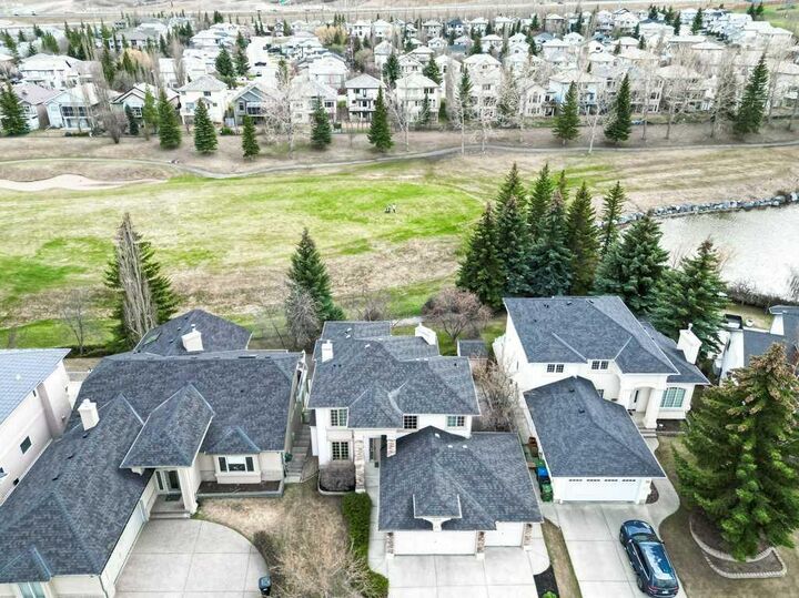 Property Photo:  91 Valley Ridge Green NW  AB T3B 5L5 