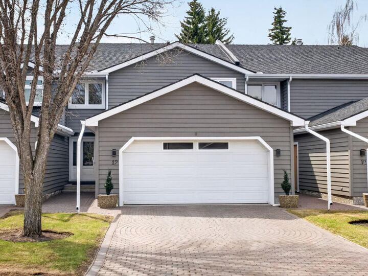Property Photo:  12 Wood Crescent SW  AB T2W 4B4 