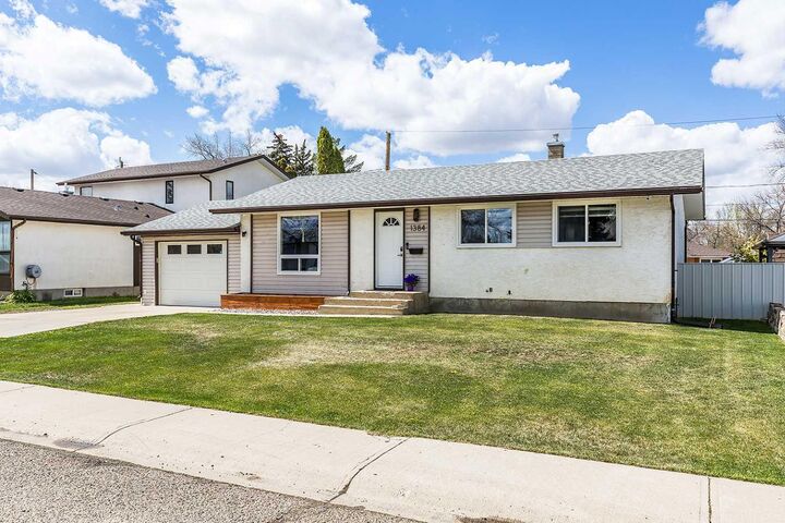 Property Photo:  1384 10 Avenue NE  AB T1A 6G3 