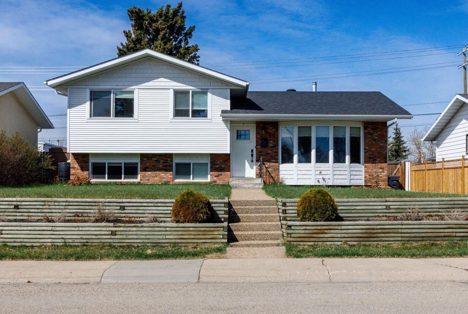 Property Photo:  55 Patterson Crescent  AB T4P 1J4 