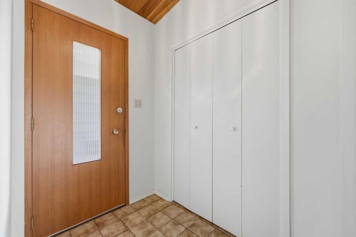 Property Photo:  6107 Longmoor Way SW  AB T3E 5Z8 